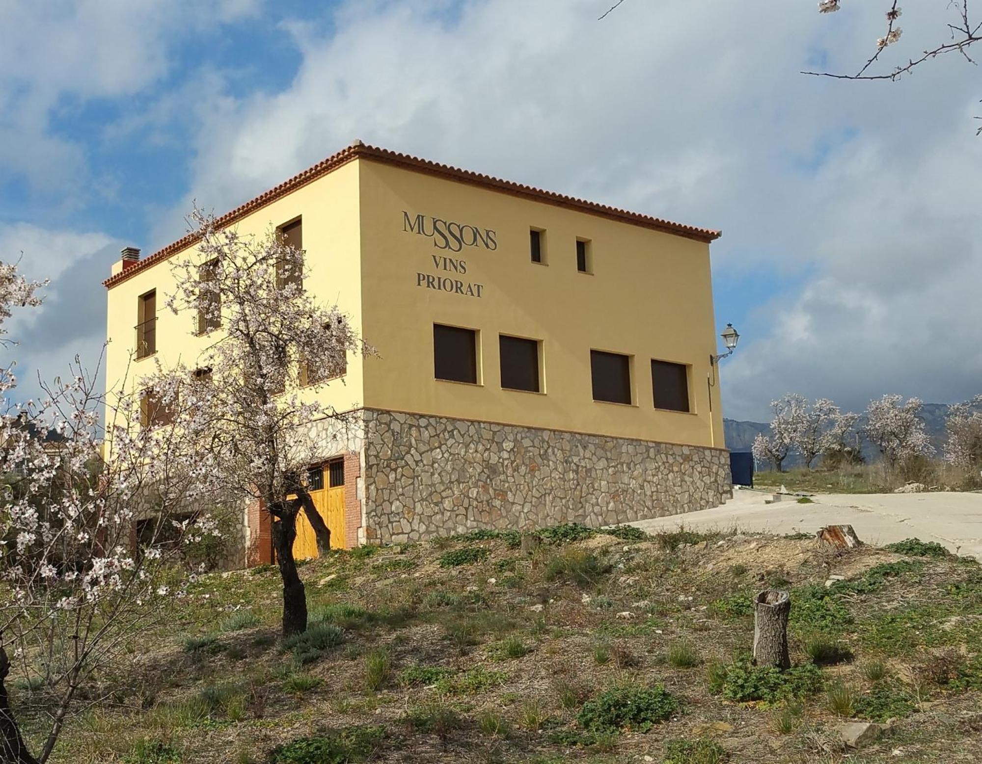 Hostal Restaurant Mussons Vins Poboleda Buitenkant foto